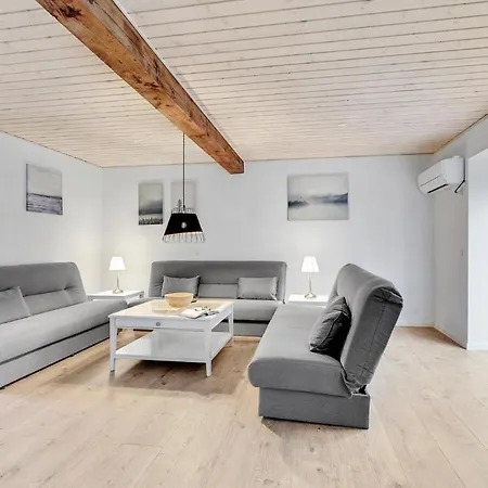 Awesome In With Kitchen Holiday home